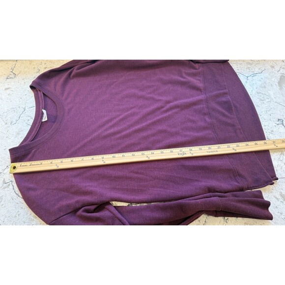 Avia Crew Neck Sweatshirt Womens Size Medium Wine Colored Thumb Holes Side Slit - Picture 7 of 9